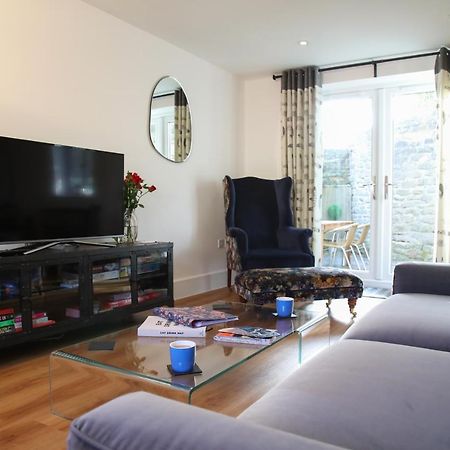 Burgess Yard 2-Bedroom Cottage, บาธ ภายนอก รูปภาพ