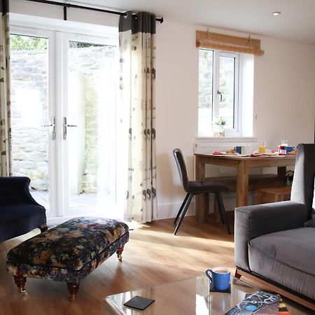 Burgess Yard 2-Bedroom Cottage, บาธ ภายนอก รูปภาพ