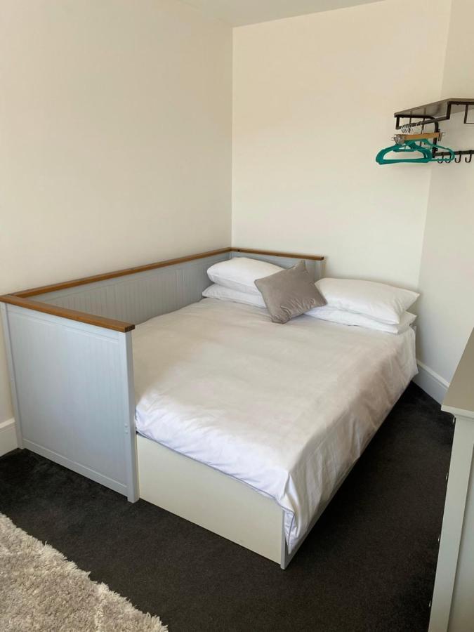 Burgess Yard 2-Bedroom Cottage, บาธ ภายนอก รูปภาพ