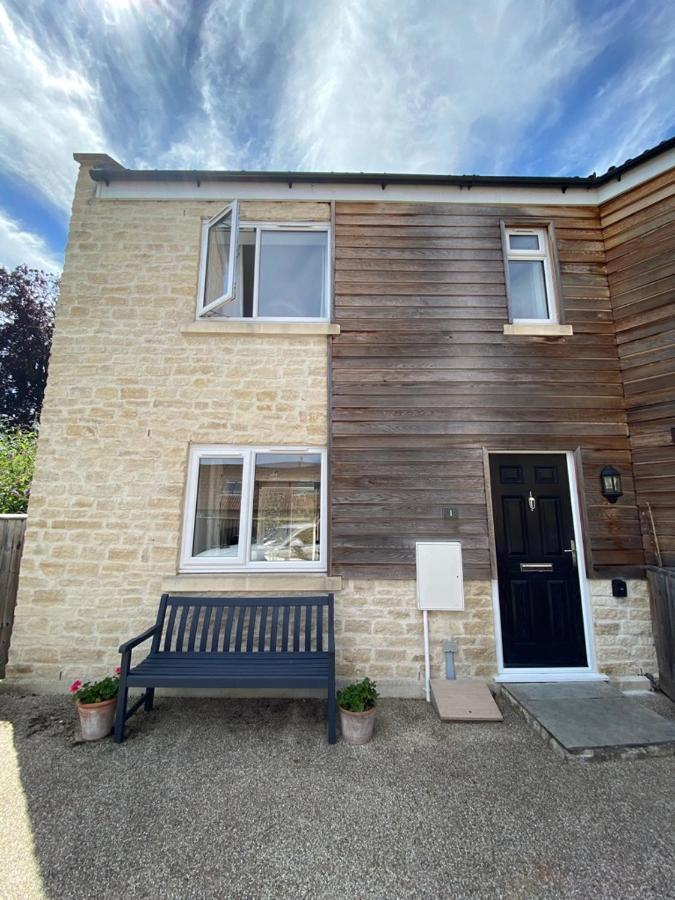 Burgess Yard 2-Bedroom Cottage, บาธ ภายนอก รูปภาพ