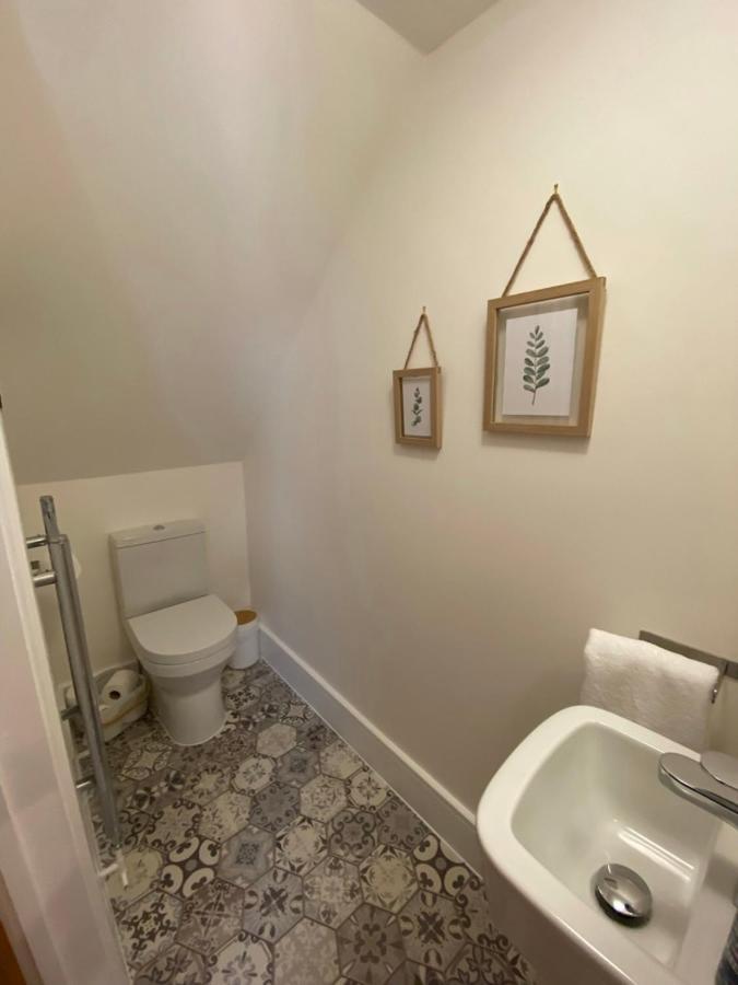 Burgess Yard 2-Bedroom Cottage, บาธ ภายนอก รูปภาพ