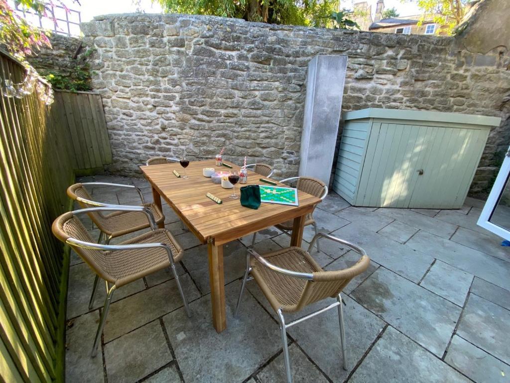 Burgess Yard 2-Bedroom Cottage, บาธ ภายนอก รูปภาพ