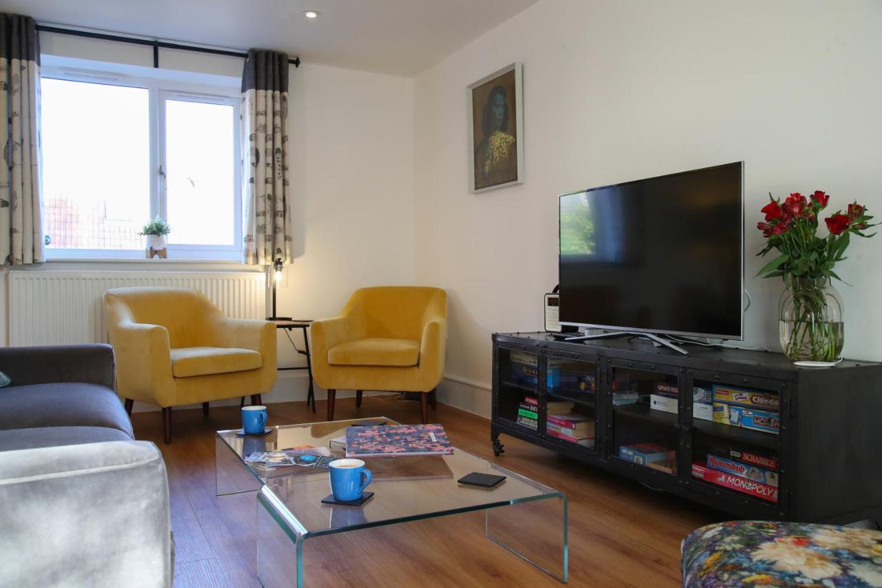 Burgess Yard 2-Bedroom Cottage, บาธ ภายนอก รูปภาพ