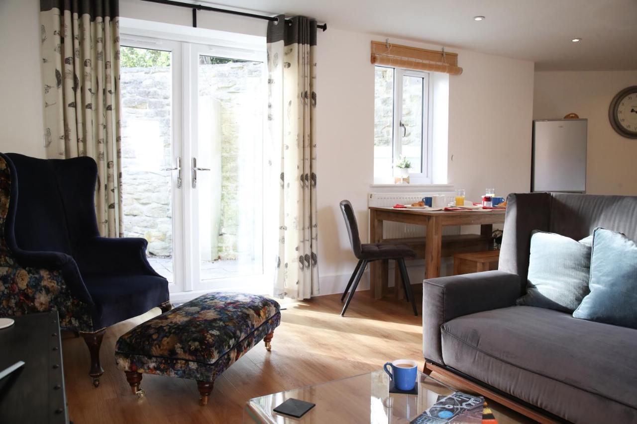 Burgess Yard 2-Bedroom Cottage, บาธ ภายนอก รูปภาพ