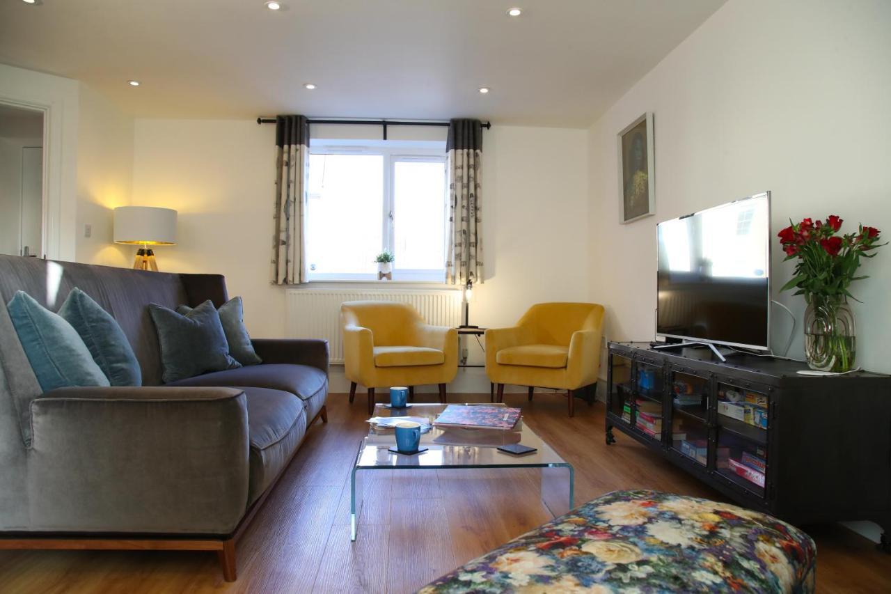 Burgess Yard 2-Bedroom Cottage, บาธ ภายนอก รูปภาพ
