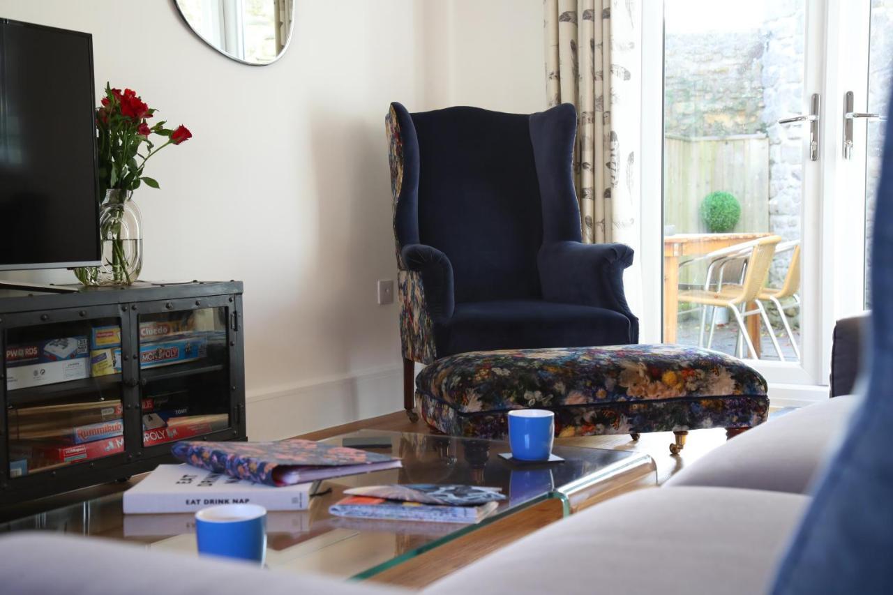 Burgess Yard 2-Bedroom Cottage, บาธ ภายนอก รูปภาพ