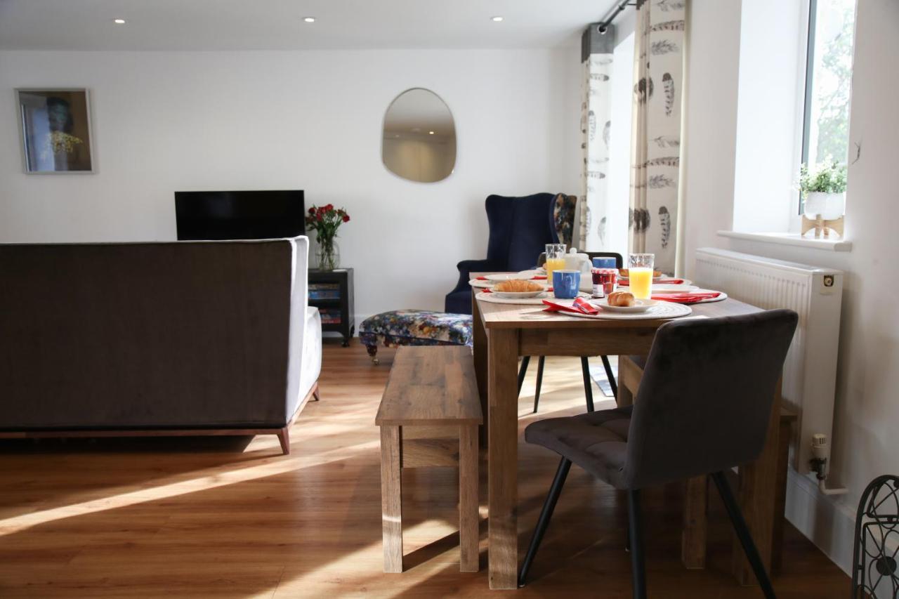 Burgess Yard 2-Bedroom Cottage, บาธ ภายนอก รูปภาพ