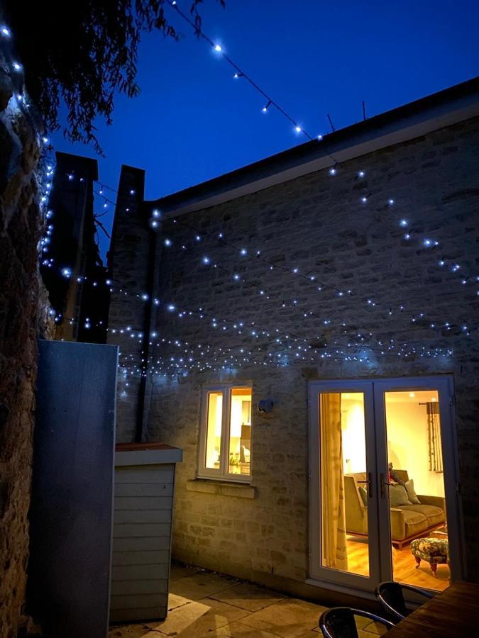 Burgess Yard 2-Bedroom Cottage, บาธ ภายนอก รูปภาพ