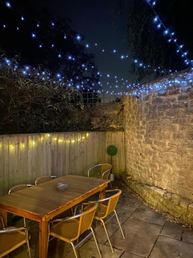 Burgess Yard 2-Bedroom Cottage, บาธ ภายนอก รูปภาพ