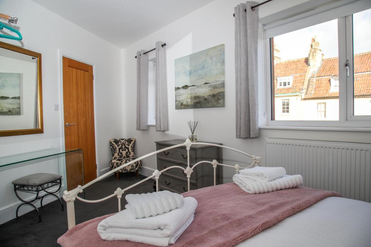 Burgess Yard 2-Bedroom Cottage, บาธ ภายนอก รูปภาพ