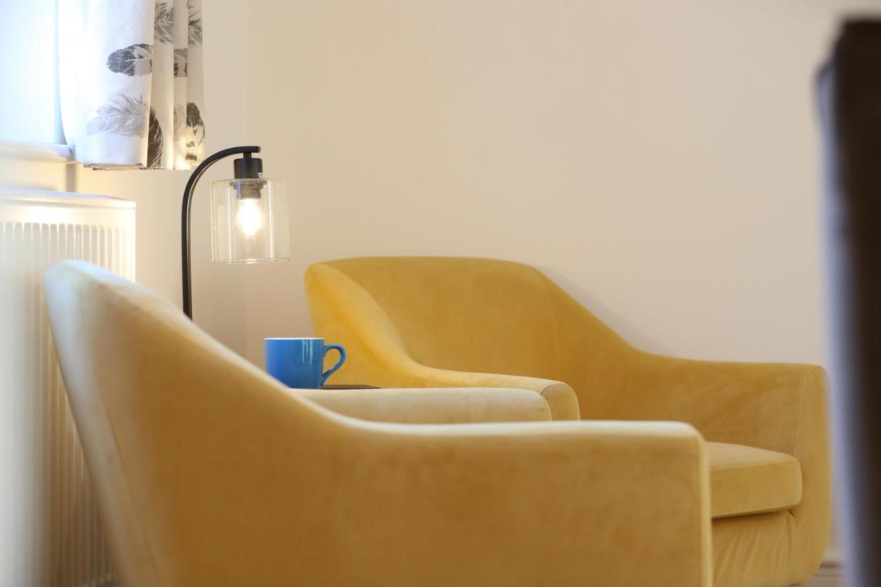 Burgess Yard 2-Bedroom Cottage, บาธ ภายนอก รูปภาพ