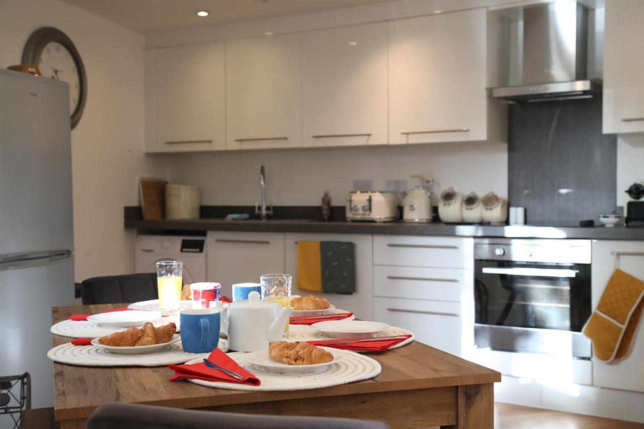 Burgess Yard 2-Bedroom Cottage, บาธ ภายนอก รูปภาพ